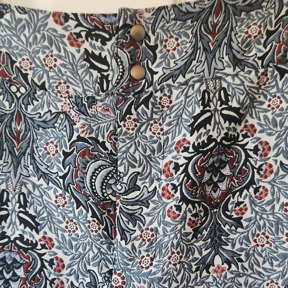 Urban Outfitters Women's Gray Red Juliet Cropped Victorian Jacquard Pants Size 2 - Picture 5 of 12